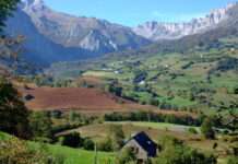 Wildes Panorama, stilles Dorf: Der Cirque de Lescun in den französischen Pyrenäen LescunVueVersPasDAzuns
