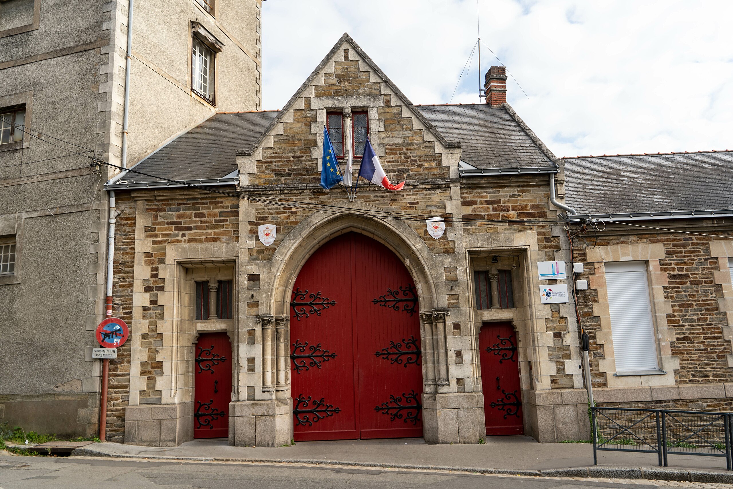 Nantes und das Schweigen: 40 Jahre sexueller Missbrauch am Collège-Lycée Saint-Stanislas