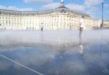 Der magische Spiegel von Bordeaux – Wo Wasser, Stein und Licht verschmelzen Miroir_d'eau_Bordeaux_Wikipedia