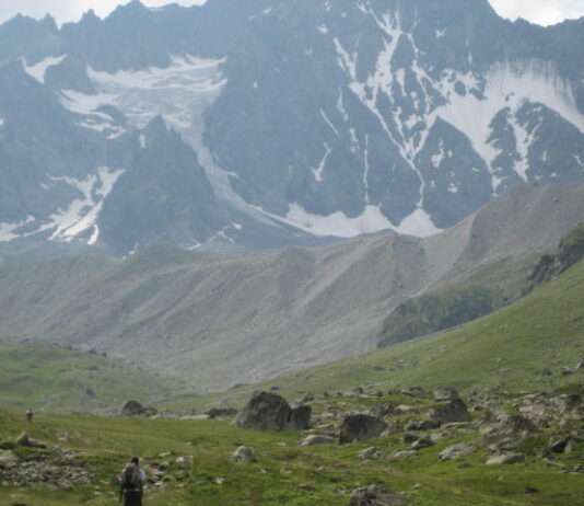 Tragödie in den Hautes-Alpes – Vermisster britischer Wanderer nach fast einem Jahr tot aufgefunden Moraine_frontale_du_glacier_d'Arcine