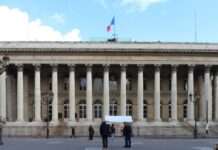 Stunde der Ungewissheit: Lecornus Rücktritt erschüttert Frankreichs Märkte Börse_Palais_Brongniart_Paris_Wikipedia