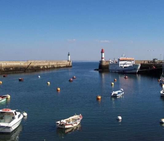 Zwischen Wind und Wellen: Die stille Überfahrt nach Groix Port_Tudy_Groix_Wikipedia