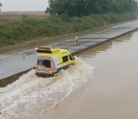 Jahrhundertflut in Chartres: Wenn der Regen zur Warnung wird Überschwemmungen_Chartres_Autobahn_ScreenX