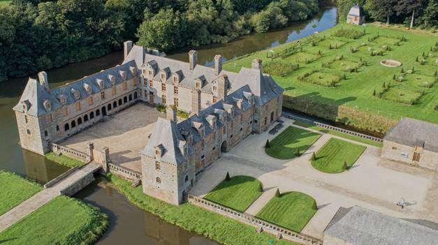 Zaubertrank gegen den Verfall – Wie das Château du Rocher-Portail zur magischen Schule wurde