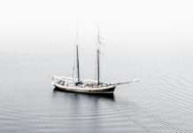 Drogen, Waffen und ein Segelboot: Wie die französische Südsee zur Schmugglerroute wurde Segler_Pazifik_Illustration