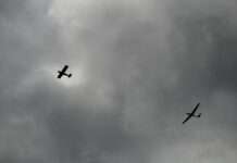 Flugtragödie in den Alpen: Zwei erfahrene Piloten sterben bei Absturz von Flugzeug und Segelflugzeug Segelflieger_Zugmaschine