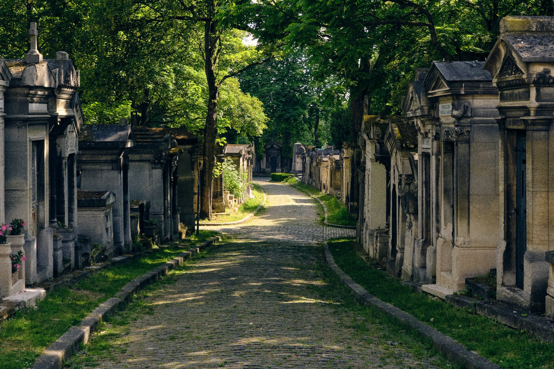 Verbrannt statt bestattet: Wie ein tragischer Fehler am Père-Lachaise eine Familie erschüttert