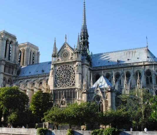 Notre-Dame de Paris: Die triumphale Rückkehr eines Weltwunders Notre-Dame-Paris
