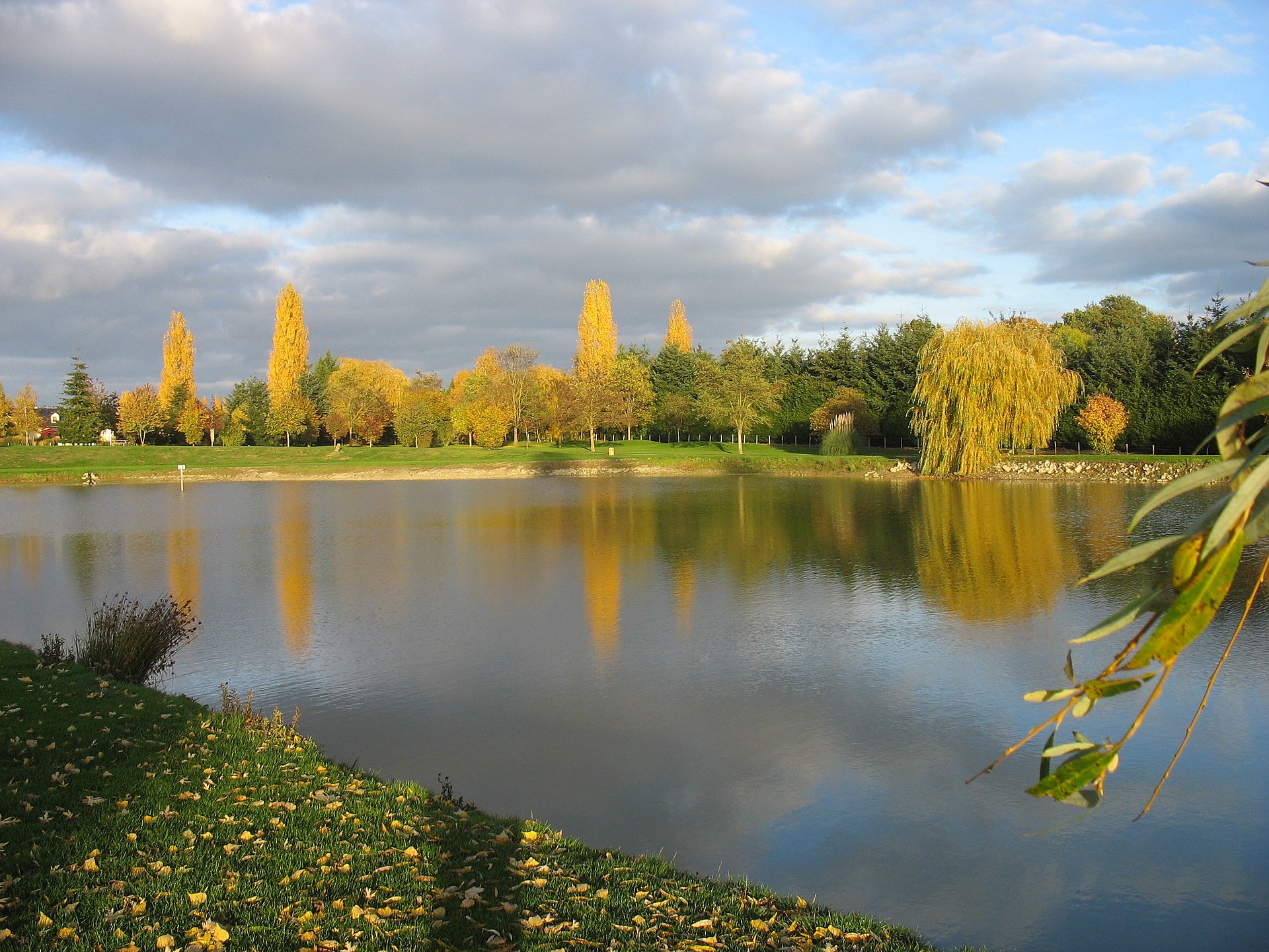 Wenn Verse Wurzeln schlagen – Poesie auf dem Ackerland der Sarthe
