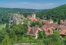 Zeitreise im Lot-Tal: Saint-Cirq-Lapopie View_of_Saint-Cirq-Lapopie_Wikipedia