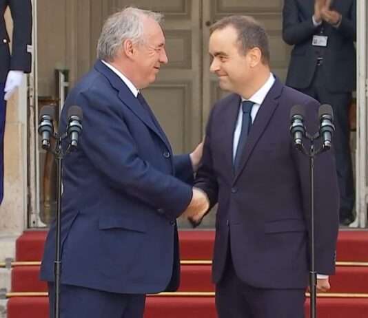 Bruch oder Rettungsanker? Sébastien Lecornu übernimmt das Amt des Premierministers in stürmischer Zeit Amtsübergabe_Bayrou_Lecornu_ScreenX