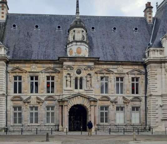 Der vergiftete Ruf – Wie der Fall Péchier das Vertrauen in die Medizin erschüttert Besançon,_le_Palais_de_Justice