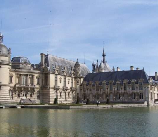 Château de Chantilly – Frankreichs neues Lieblingsmonument Château_de_Chantilly_Wikipedia