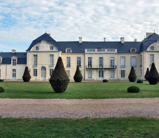 Feuerdrama in der Normandie: Schloss Médavy zu zwei Dritteln zerstört Château_de_Médavy
