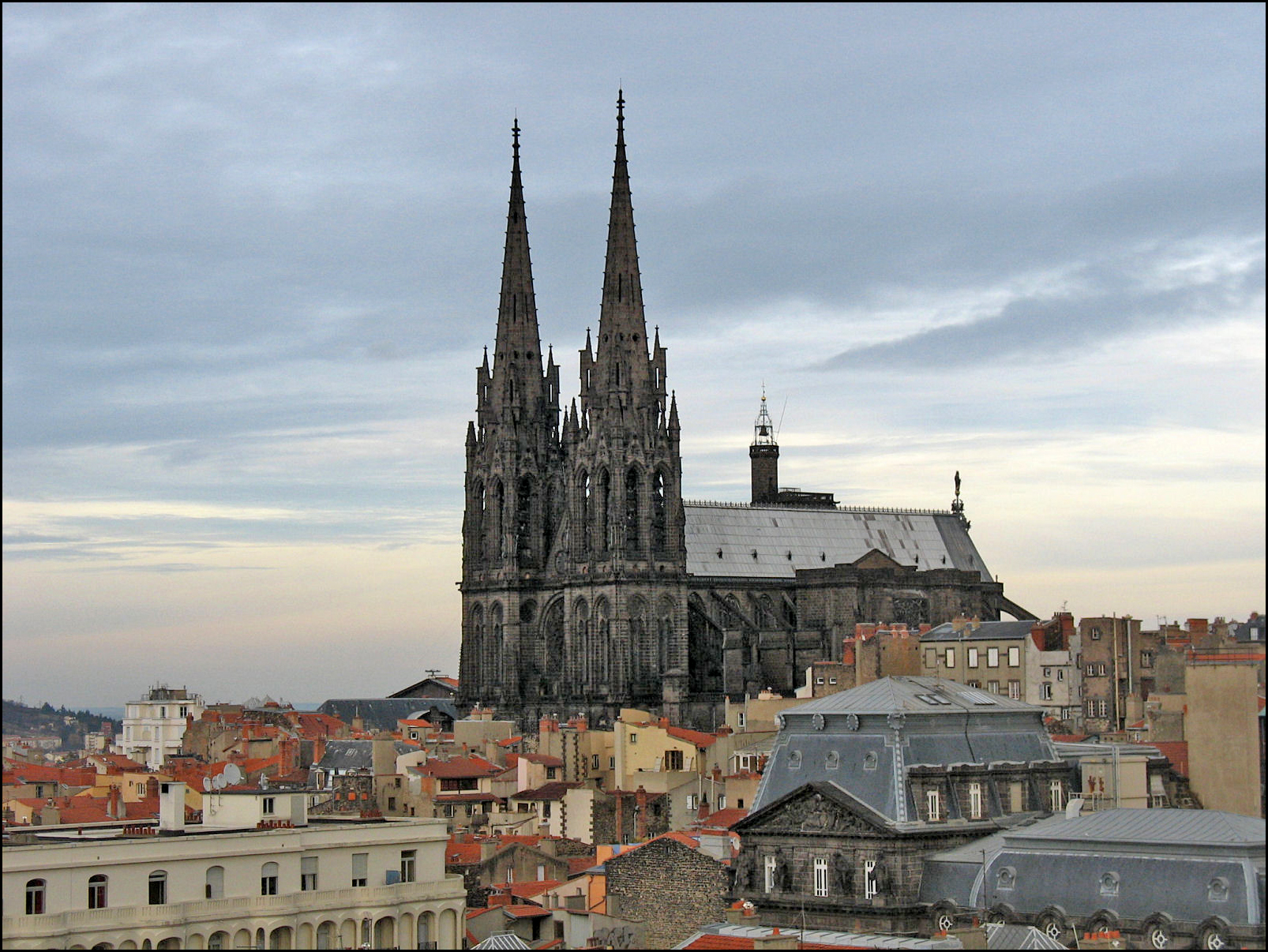 Skandal im Kirchenschiff: Der Fall des suspendierten Rektors von Clermont-Ferrand
