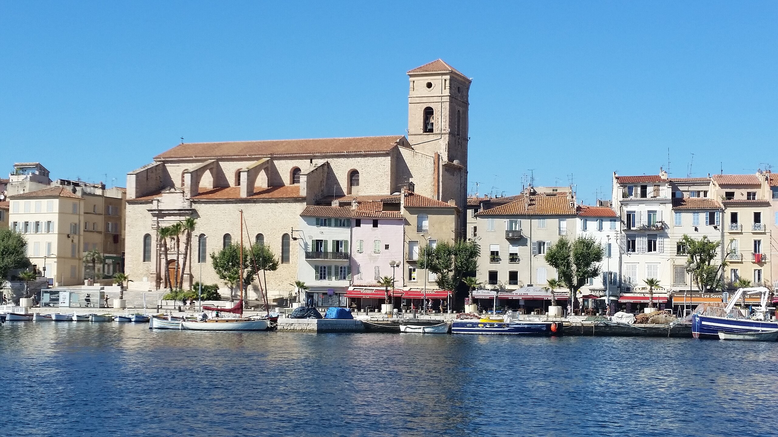 Zwei Seelen in einer Straße: Kulinarischer Spagat in La Ciotat