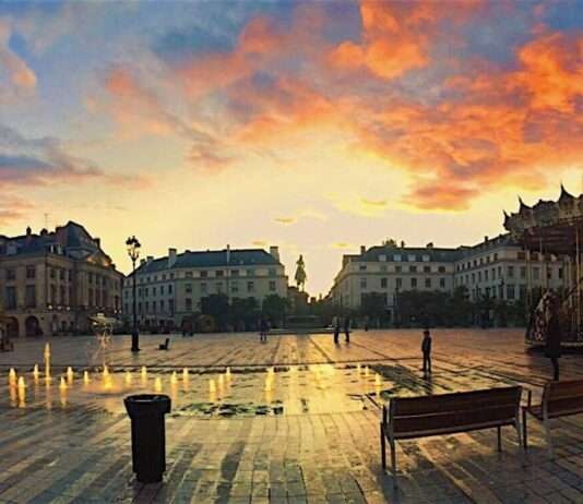 Orléans: Wie eine Stadt die Straßen zurückerobert – und was andere daraus lernen können La_place_Jeanne_D'Arc,_Orléans