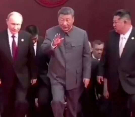 Kommentar: Die Autokraten marschieren – und Trump ist beleidigt Parade_Peking_Putin_Xi_Kim-Jong