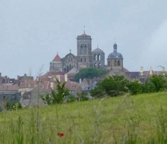 Burgund – Wo Genuss, Kultur und Geschichte zusammenfließen Vezelay