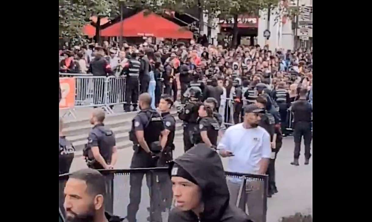 Gratis-Hühnchen, Tränengas und ein überfordertes Fast-Food Restaurant: Wie eine Promo-Aktion in Paris eskalierte