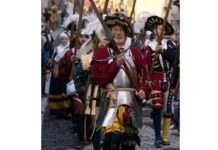 Wenn ein ganzes Städtchen ins Jahr 1524 zurückkehrt Roi_de_l'oiseau_Wikipedia