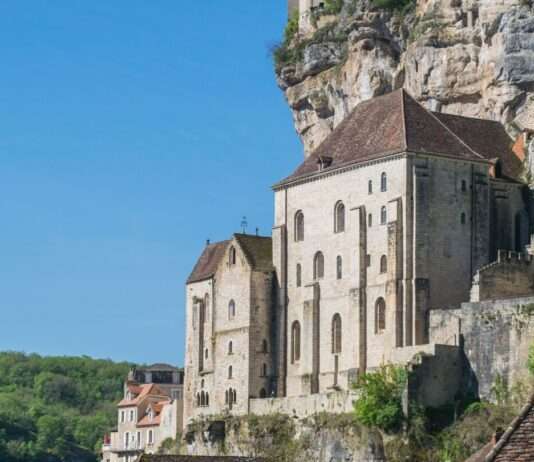 Rocamadour: Das Wunder an der Felswand Sanctuaire_de_Rocamadour_Wikipedia