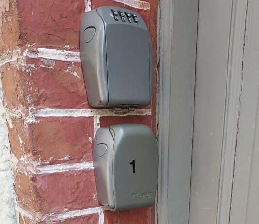 Cannes geht gegen illegale Schlüsselboxen vor – zwischen Tourismus, Ordnung und Alltag Schlüsselboxen_Wikipedia