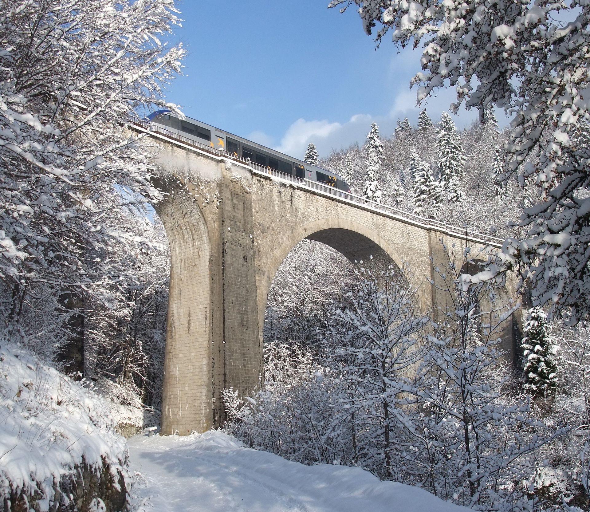 Die Schwalben-Linie im Jura – ein Eisenbahn-Juwel zwischen Himmel und Abgrund