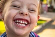 Das Lächeln einer Gesellschaft – Warum Zahngesundheit mehr als nur Kosmetik ist Zahngesundheit_Lächeln_Illustration