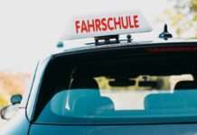 500 Fahrschulautos blockieren Paris – warum Frankreichs Führerschein-System vor dem Kollaps steht Fahrschule