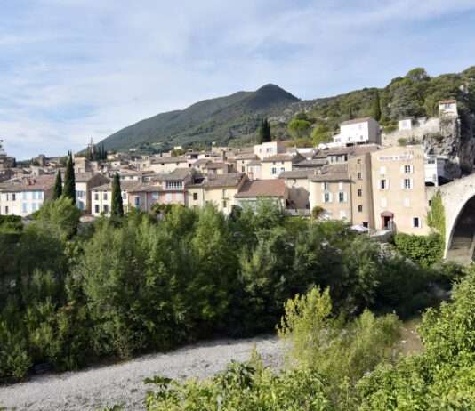 Zwischen Kokosfasern und Olivenöl – Ein Tag in der Scourtinerie von Nyons Nyons-Wikipedia