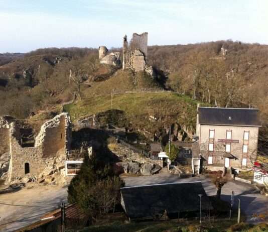 Im Herzen eines grünen Geheimnisses – die Vallée de la Creuse Château_Crozant_Wikipedia