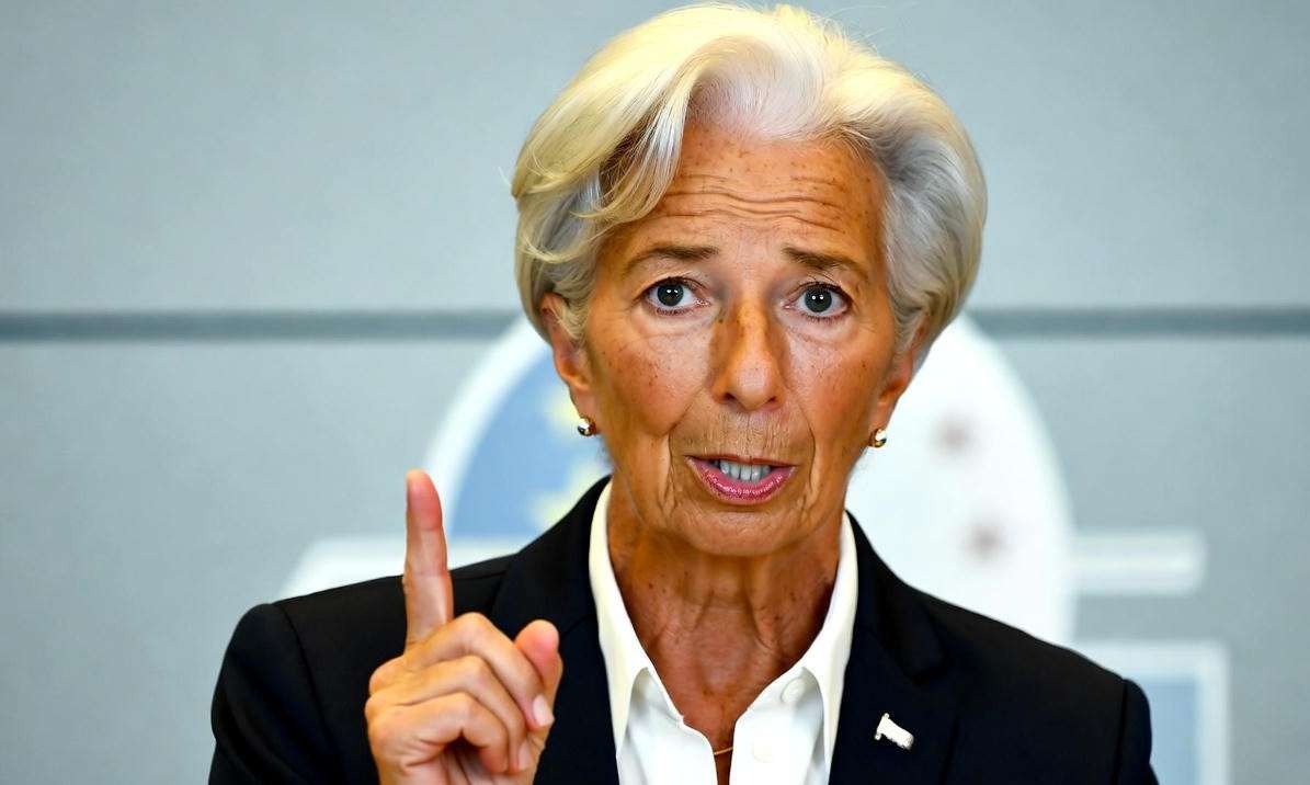 Europas Blick auf Paris: Christine Lagardes mahnende Worte im Schatten der politischen Krise