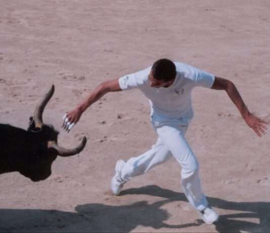 Ein Tanz auf sandigem Boden – die Course camarguaise zwischen Nervenkitzel und Tradition Course-camarguaise_Wikipedia