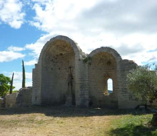 Uzès – Zeitreise in Stein gemeißelt Église_Saint-Géniès_de_Uzès_(7)