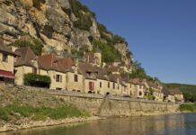 Gold im Glas, Ruhe im Fluss: Périgord Pourpre hautnah erleben La_Roque-Gageac_Dordogne