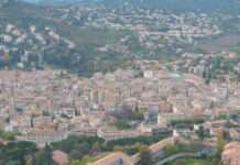 Versteckte Geschenke und offene Herzen – wie eine Näherin in Manosque die Stadt verzaubert Manosque_Wikipedia