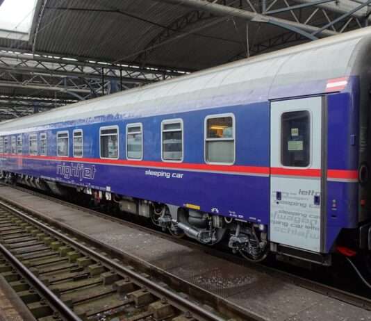 Ausgebremst im Schlaf: Warum die Nachtzüge Paris–Berlin und Paris–Wien plötzlich auf der Kippe stehen Nightjet_Wikipedia
