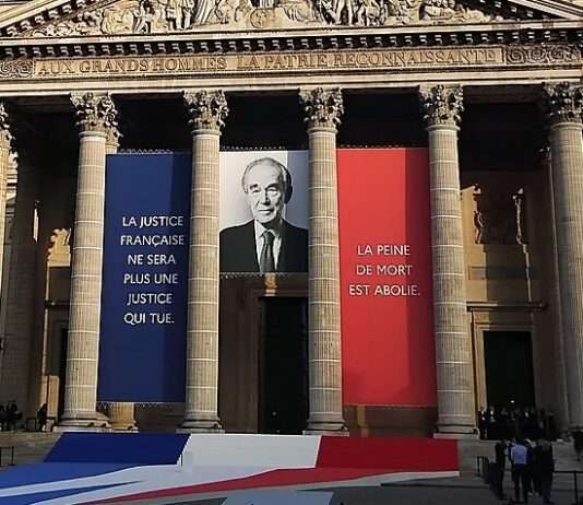 Ein Platz im Panthéon – und in der republikanischen Gewissensgeschichte Pantheonisation_Robert_Badinter_Wikipedia.jpg