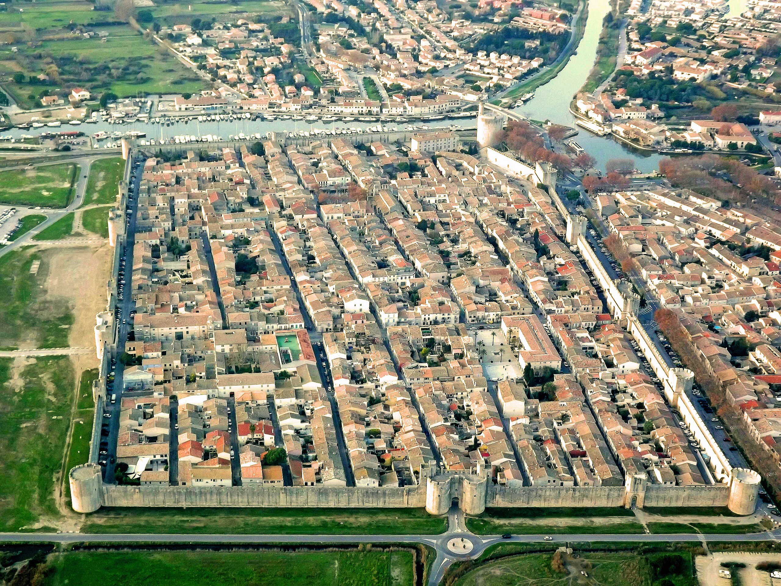Aigues Mortes – Steinernes Tor zur Zeit