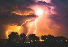 Blitz wie ein Donnerschlag: Superblitz erschüttert Toulouse Blitz_Illustration_Unsplash