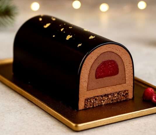 Die neue Eleganz der Weihnachtsbûche: Entremets mit Schokolade, Tonkabohne und Himbeerkern Entremets-mit-Schokolade-und-Tonkabohne-und-Himbeerkern