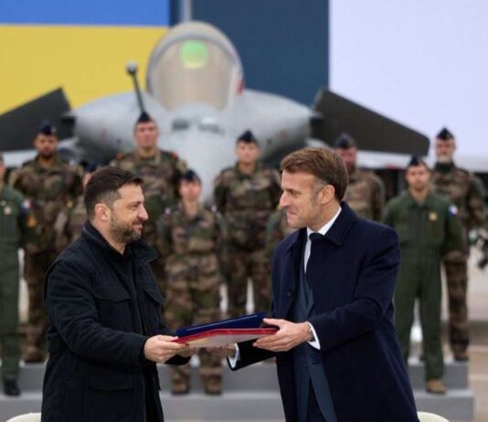 Wer zahlt die Jets? Frankreichs Rafale-Versprechen an die Ukraine wirft finanzielle Grundsatzfragen auf Selenskyj-Macron_Rafales_ScreenX
