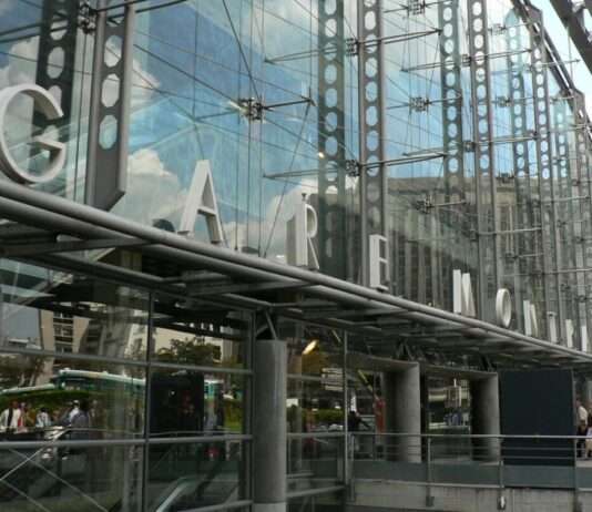 Verletzter Angreifer, evakuierter Bahnhof – Messer-Vorfall in Montparnasse erschüttert Paris Gare_Montparnasse_Porte_Oceane-Wikipedia