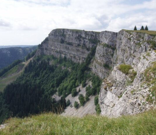 Mont d’Or – wo die Jurakämme den Himmel berühren Mont-d'Or_Wikipedia