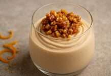 Winterliches Dessert mit französischer Seele: Mousse aus Kastaniencreme mit Orangenblütenwasser und Haselnusskrokant Mousse-aus-Kastaniencreme-mit-Orangenblütenwasser-und-Haselnusskrokant