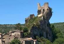Die Festung über dem Abgrund – Penne und sein mittelalterliches Erbe Penne_et_son_château