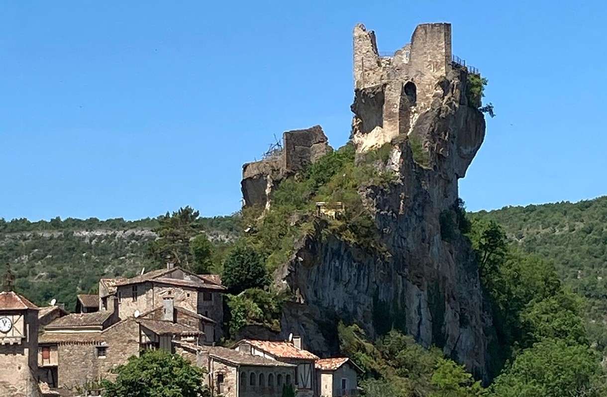 Die Festung über dem Abgrund – Penne und sein mittelalterliches Erbe