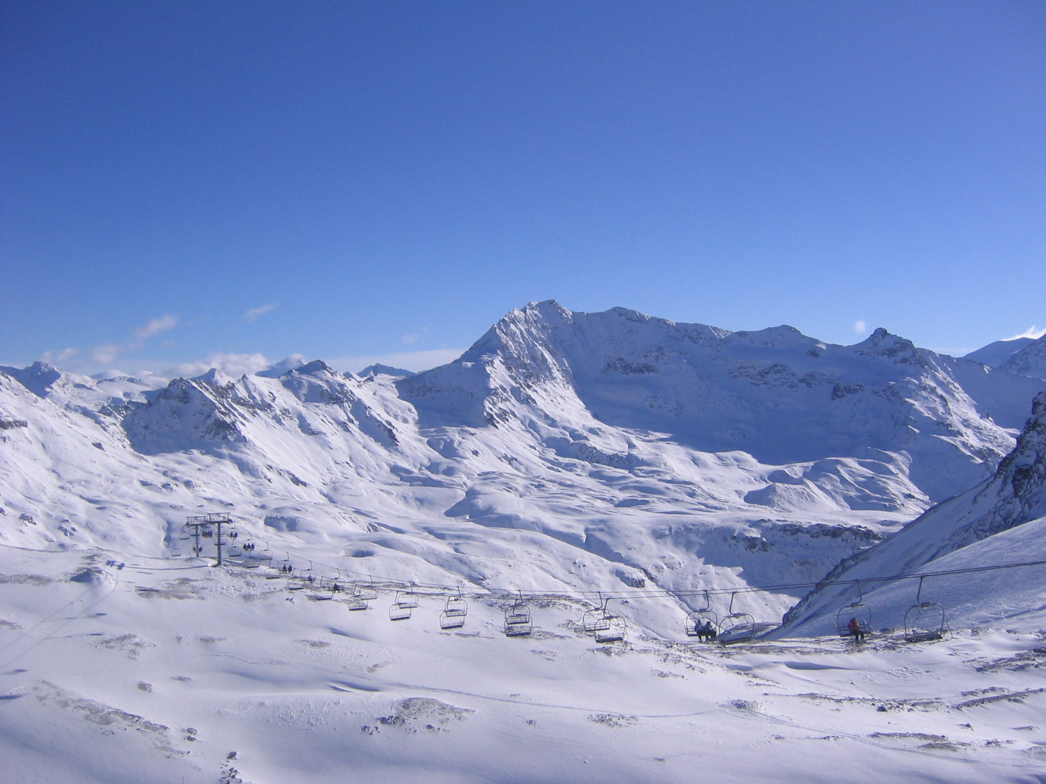 Pulverschnee und Premierenfreude: Saisonstart unter Wintersonne in Tignes
