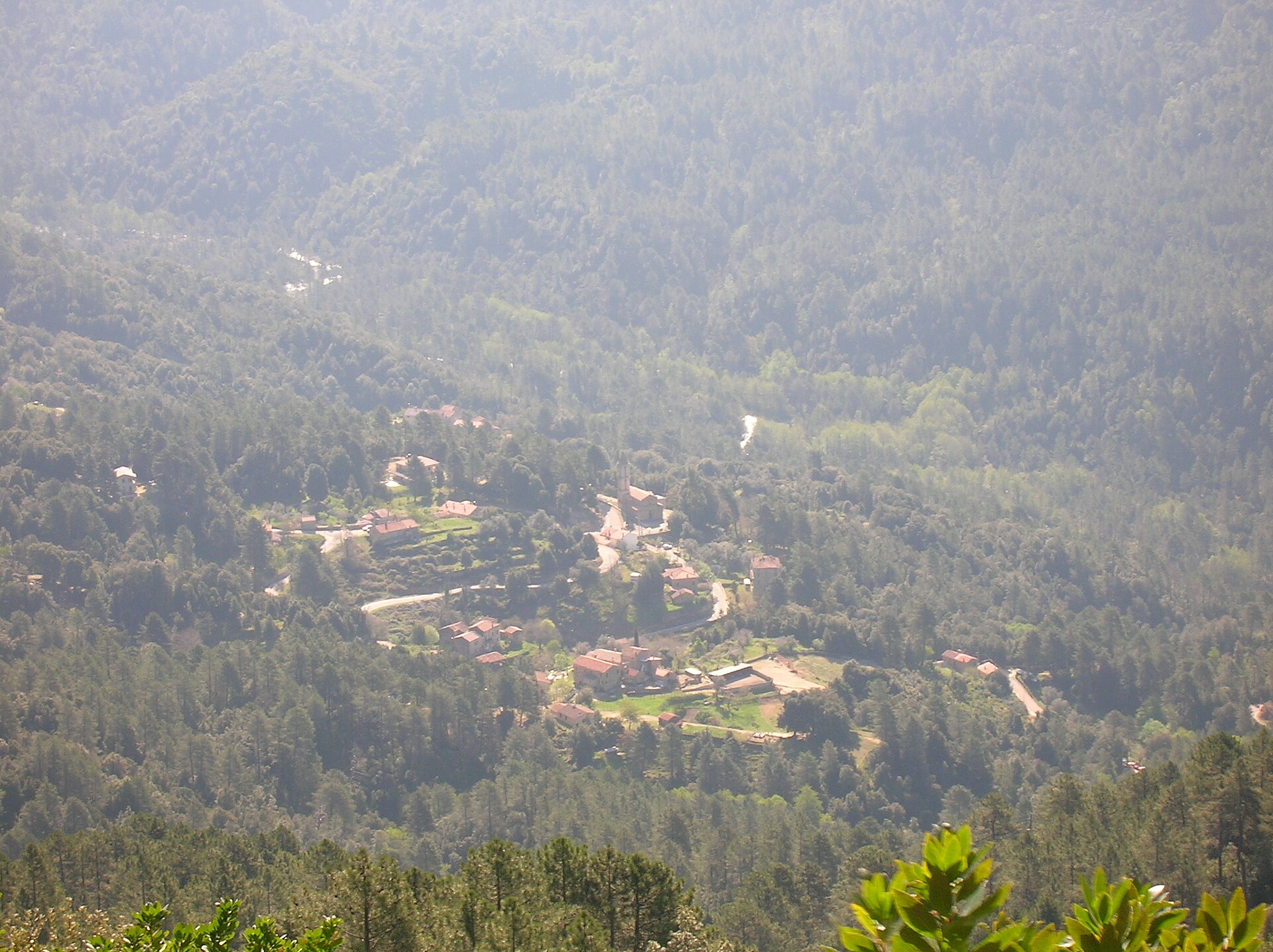 Wiedergeburt im Schatten der Berge: Wie ein korsisches Dorf seine Schule zurückerobert